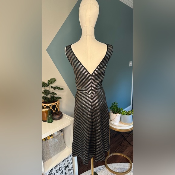 Karen Millen Metallic Striped Fit & Flare Cocktail Formal Dress Size 12 US/16 UK - Picture 3 of 11